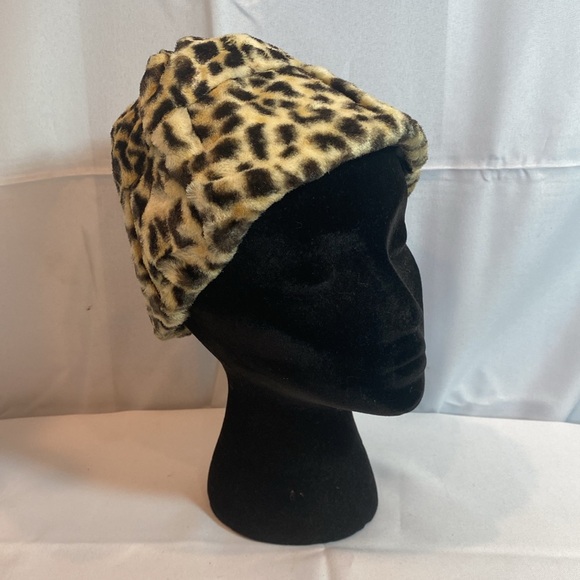 Vintage 60s Leopard Animal Print Faux Fur Hat Capulet